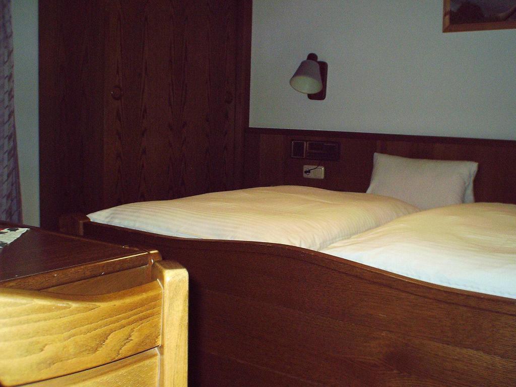 Gasthof Zur Einkehr Sankt Leonhard im Pitztal Szoba fotó